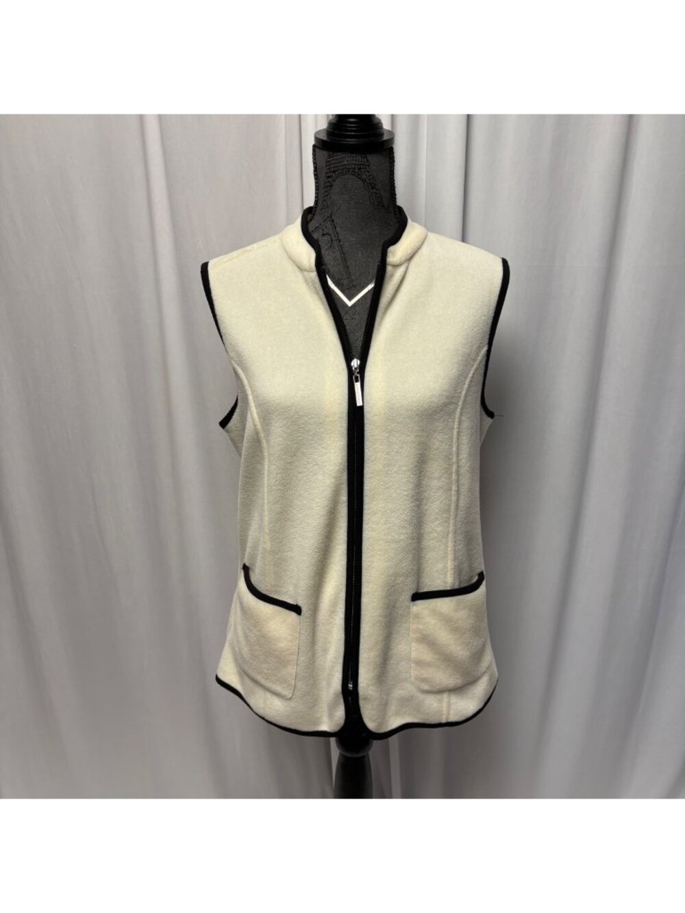 Susan Graver Fleece Vest Womens Size Small Cream Black Trim Sleeveless Zip-Up
